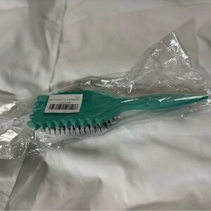 Vibrant Teal Curl Defining Brush